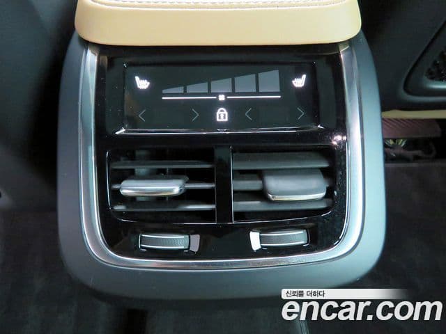 Volvo XC90 2021 — Photo 9/20