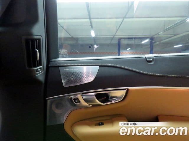 Volvo XC90 2021 — Photo 8/20