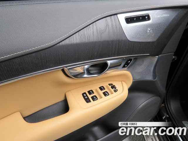 Volvo XC90 2021 — Photo 7/20