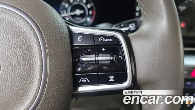 Kia Carnival 2021 — Şəkil 18/20