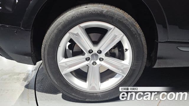 Audi Q8 2021 — Photo 14/39