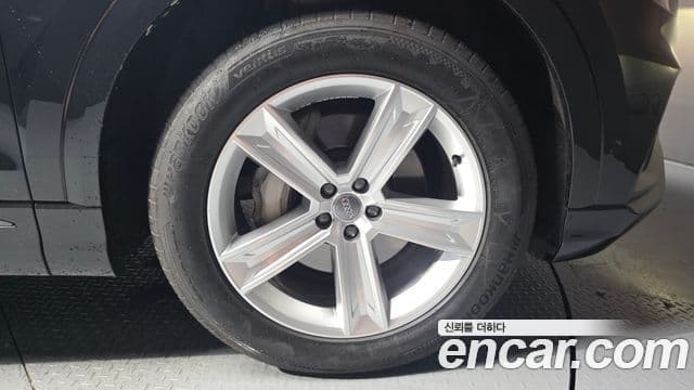 Audi Q8 2021 — Photo 8/39