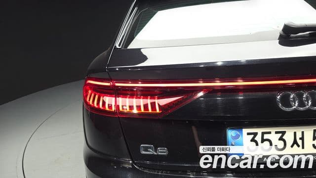 Audi Q8 2021 — Photo 18/39