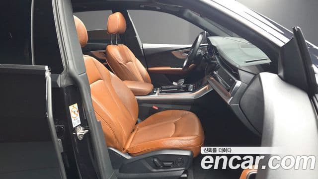 Audi Q8 2021 — Photo 17/39