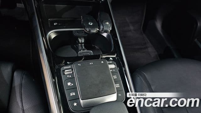 Mercedes-Benz GLB-Class 2022 — Şəkil 18/20