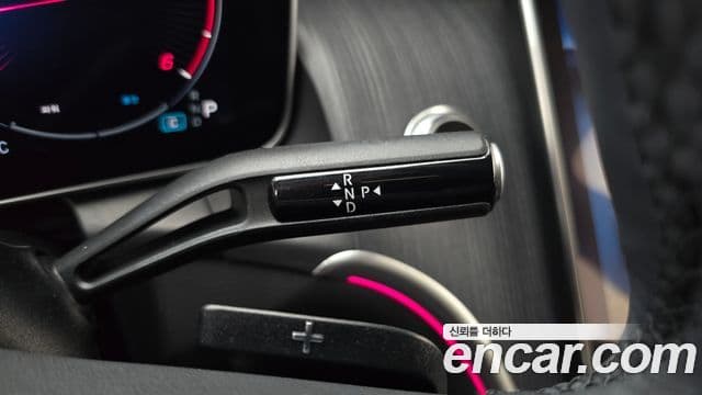 Mercedes-Benz GLC-Class 2023 — Photo 27/33
