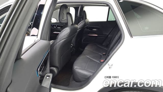 Mercedes-Benz GLC-Class 2023 — Photo 31/33