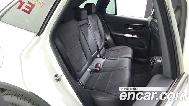 Mercedes-Benz GLC-Class 2023 — Photo 7/33