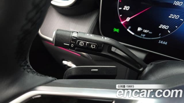 Mercedes-Benz GLC-Class 2023 — Photo 28/33