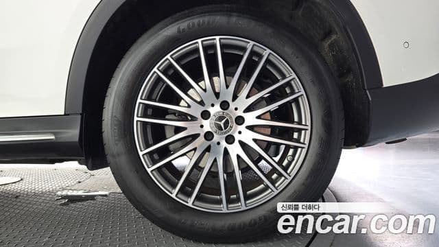 Mercedes-Benz GLC-Class 2023 — Photo 29/33