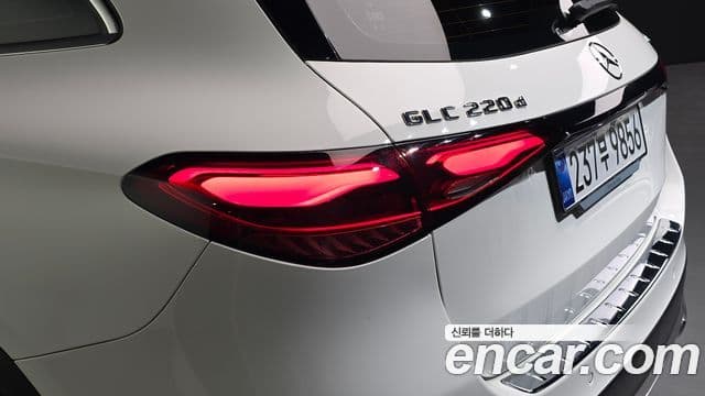 Mercedes-Benz GLC-Class 2023 — Photo 32/33