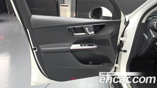 Mercedes-Benz GLC-Class 2023 — Photo 25/33