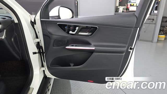 Mercedes-Benz GLC-Class 2023 — Photo 6/33