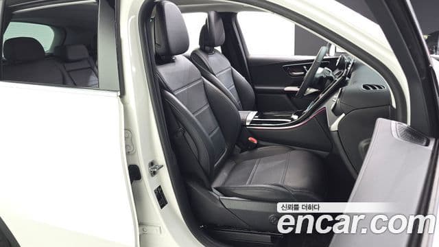 Mercedes-Benz GLC-Class 2023 — Photo 2/33