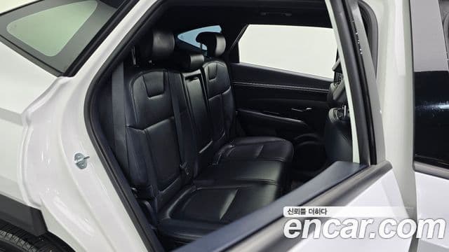 Hyundai Tucson Hybrid 2023 — Şəkil 17/32
