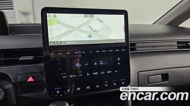 Hyundai Staria 2024 — Şəkil 14/20