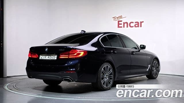 BMW 5 Series 2019 — Şəkil 1/20