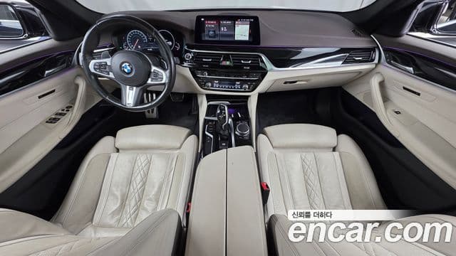 BMW 5 Series 2019 — Şəkil 9/20