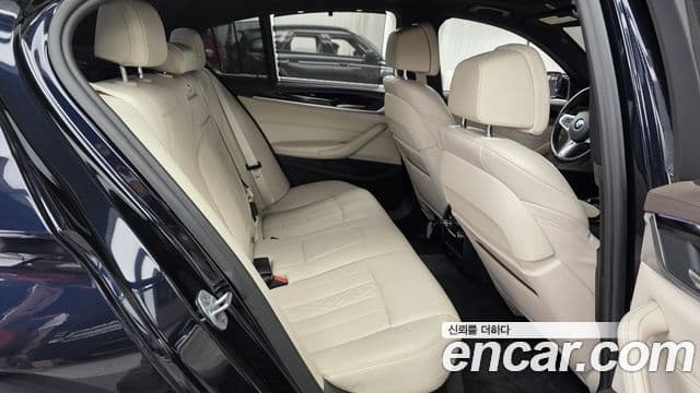 BMW 5 Series 2019 — Şəkil 10/20