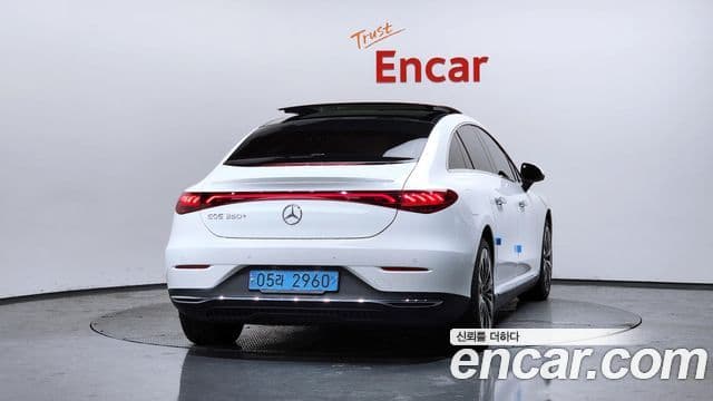 Mercedes-Benz EQE 2023 — ფოტო 11/37