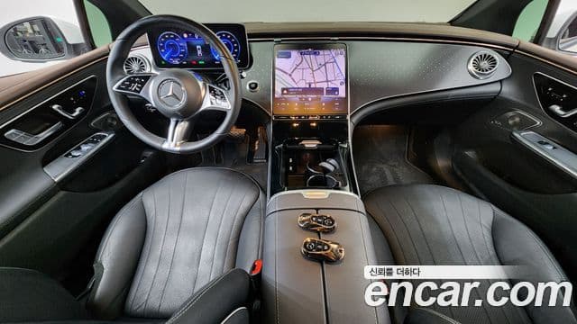 Mercedes-Benz EQE 2023 — ფოტო 24/37
