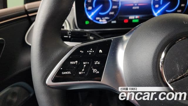 Mercedes-Benz EQE 2023 — ფოტო 23/37