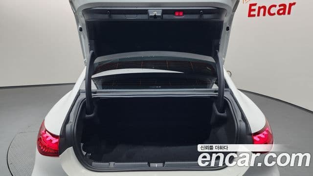 Mercedes-Benz EQE 2023 — ფოტო 22/37