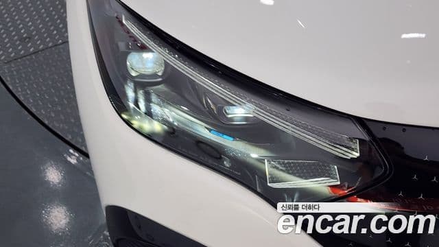 Mercedes-Benz EQE 2023 — ფოტო 8/37
