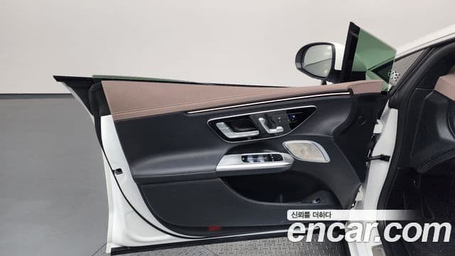 Mercedes-Benz EQE 2023 — ფოტო 28/37