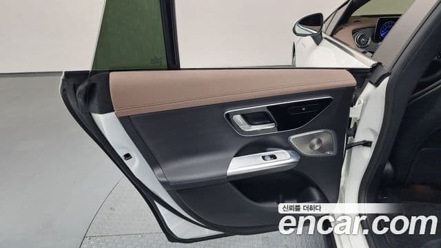Mercedes-Benz EQE 2023 — ფოტო 9/37