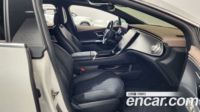 Mercedes-Benz EQE 2023 — ფოტო 19/37