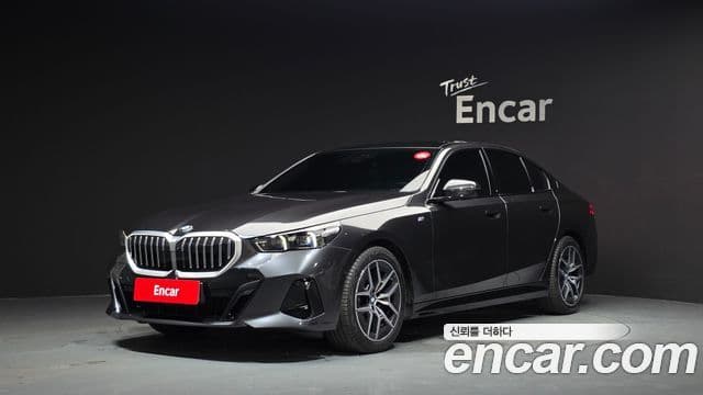 BMW 5 Series 2025 — Фото 1/20