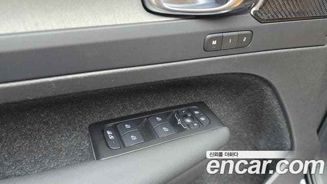 Volvo XC40 2021 — Şəkil 13/20