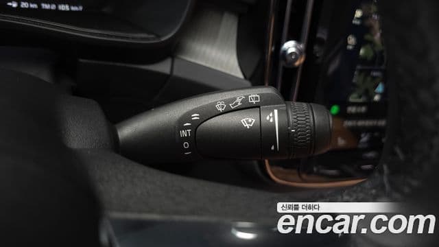Volvo XC40 2021 — Şəkil 16/20