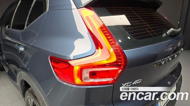 Volvo XC40 2021 — Photo 33/33