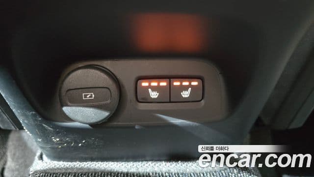 Volvo XC40 2021 — Photo 9/33