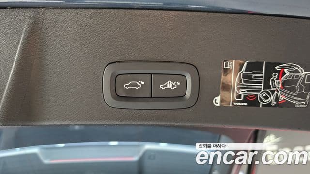 Volvo XC40 2021 — Photo 4/33