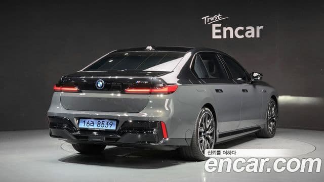 BMW i7 2024 — Photo 10/20