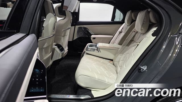 BMW i7 2024 — Photo 19/20