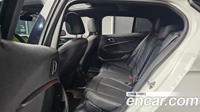 BMW 1 Series 2021 — Şəkil 12/20