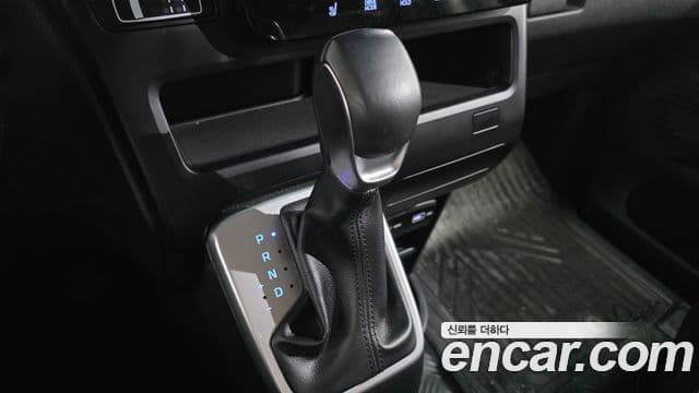 Hyundai Staria 2021 — Photo 13/31