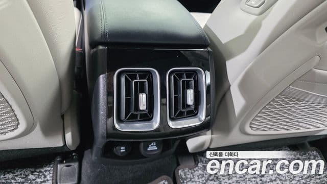 Kia Sorento 2024 — ფოტო 19/37