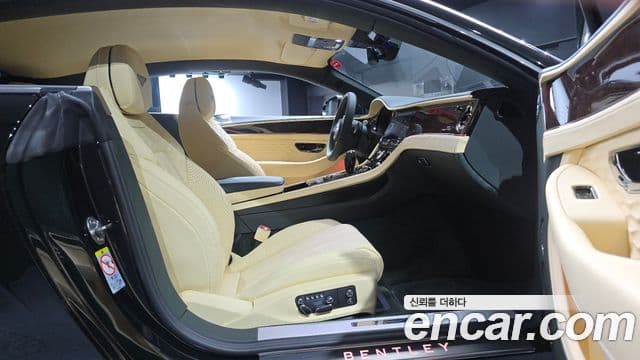 Bentley Continental GT 2025 — Photo 17/36