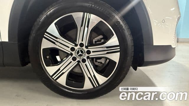 Mercedes-Benz EQB 2024 — ფოტო 11/19
