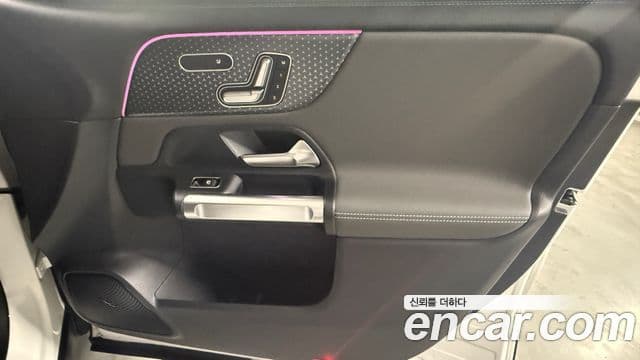 Mercedes-Benz EQB 2024 — ფოტო 16/19
