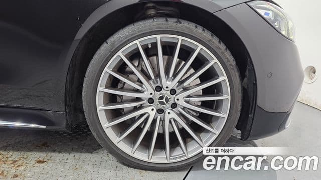 Mercedes-Benz S-Class 2023 — Photo 28/38