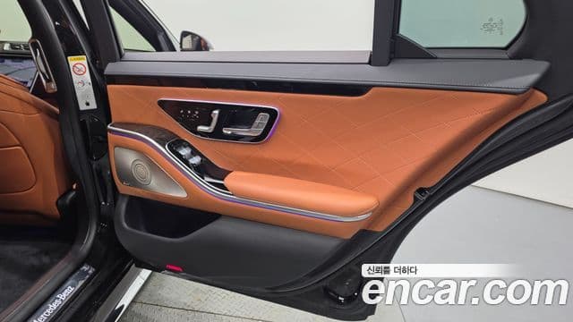Mercedes-Benz S-Class 2023 — Photo 35/38