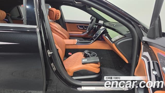 Mercedes-Benz S-Class 2023 — Photo 10/38