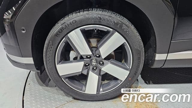 Hyundai Santa Fe 2025 — ფოტო 5/20
