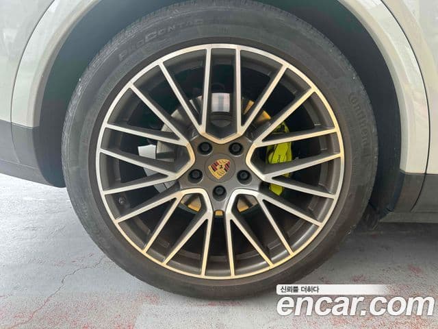 Porsche Cayenne 2020 — фото 17 из 20